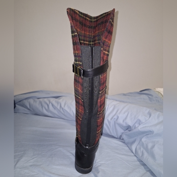 Bella Vita knee high faux wool and leather boots in a size 7m. With a 1/2" heel - Picture 7 of 10